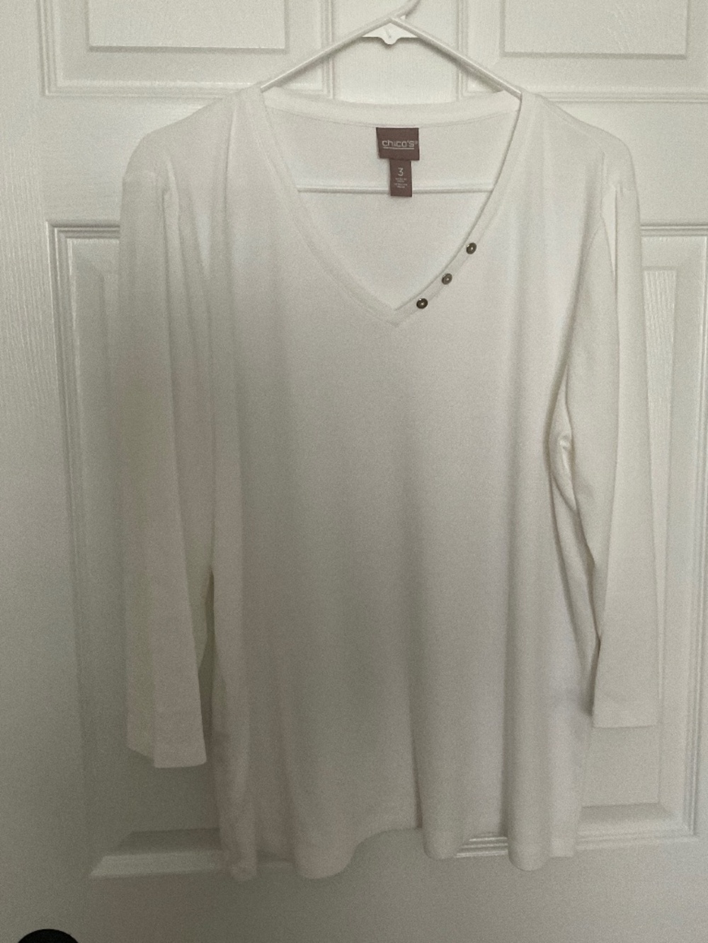 CHICOS LADIES COTTON LONG SLEEVE WHITE V NECK TOP. SIZE 3 (Chicos sizing)